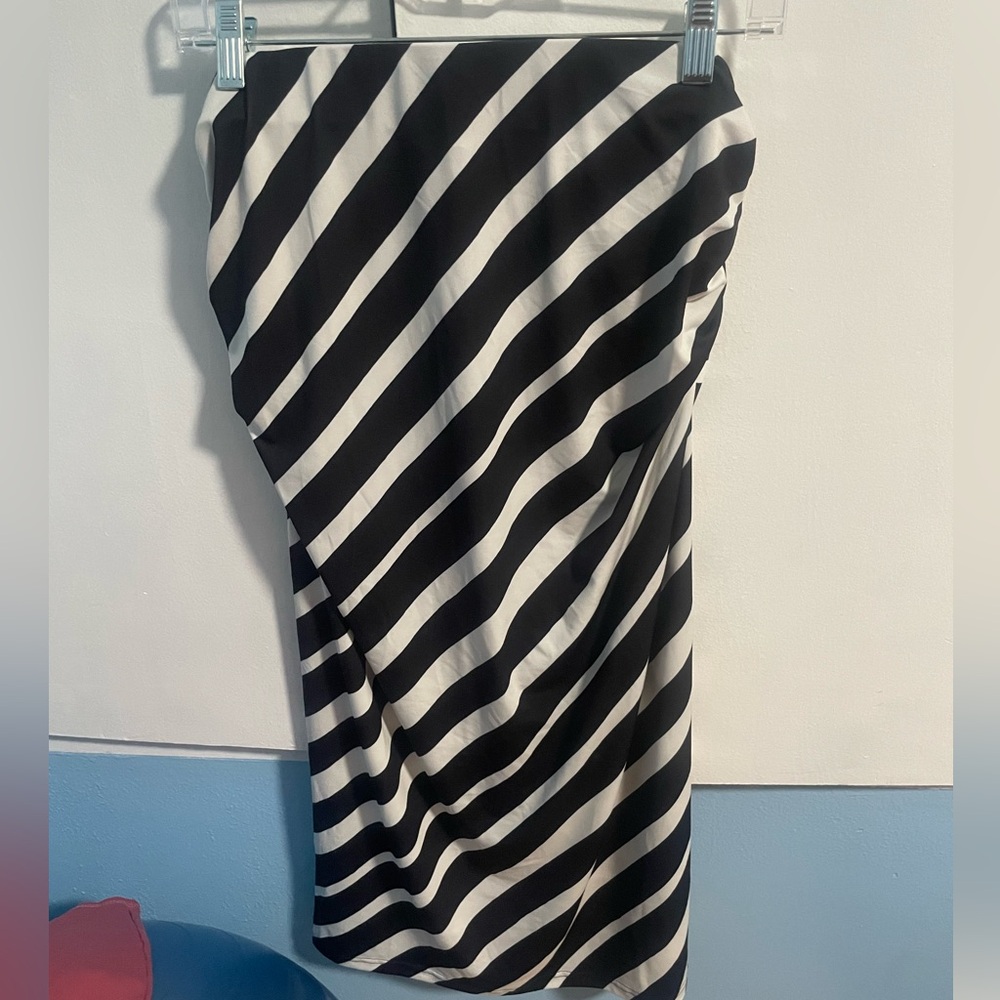 H&M Black/White stripped Skirt Size L